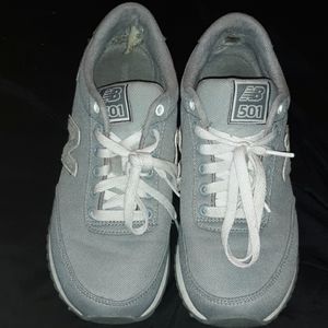 Women's new balance sneakers